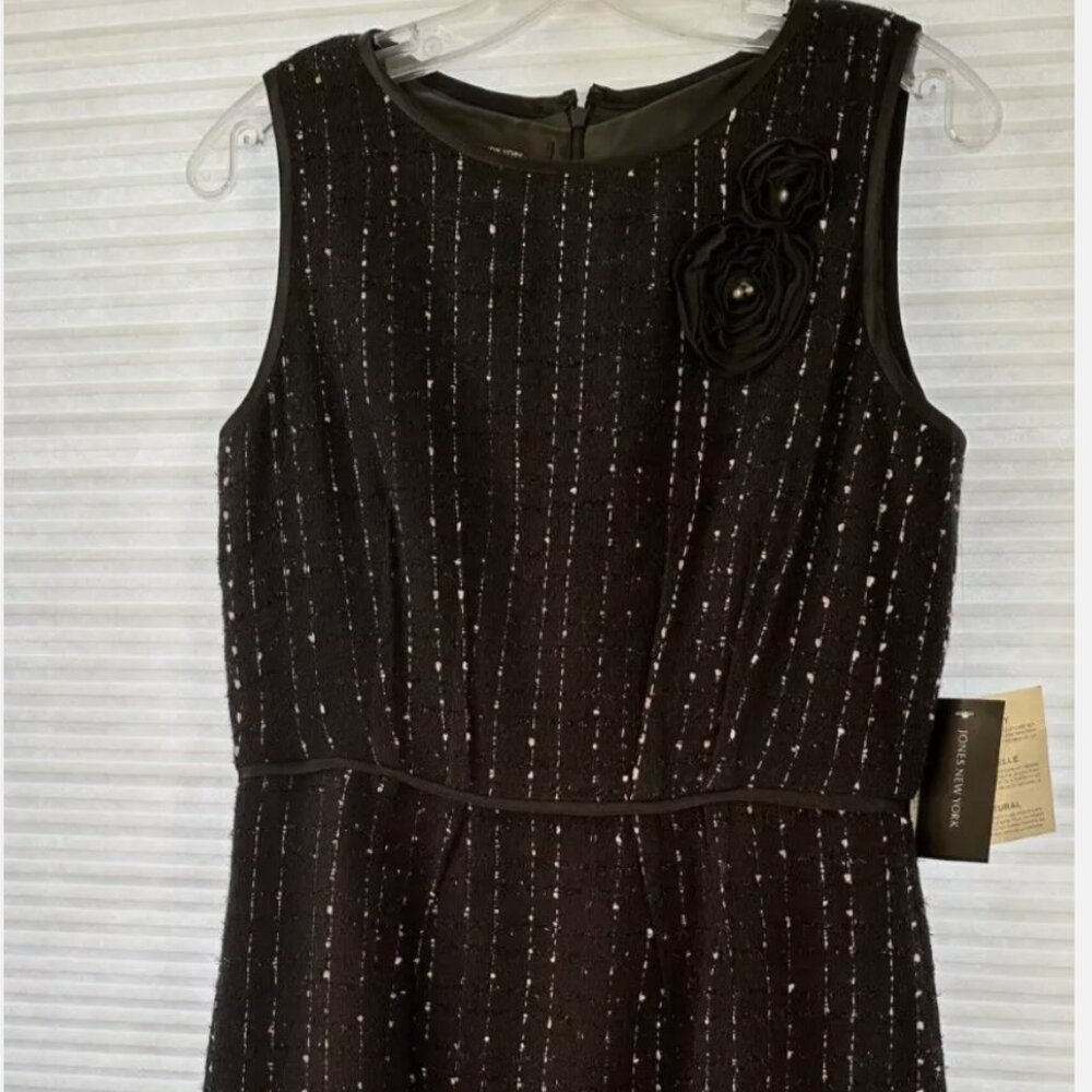 Jones New York Sheath Dress, Women's Size 8 Black NWT w/flower detail